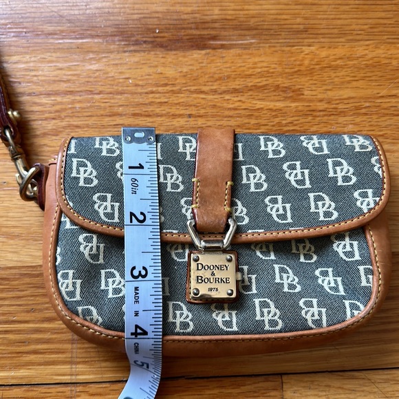 Vintage Dooney & Bourke wrislet